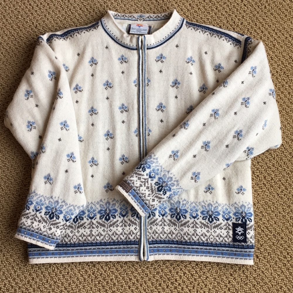 Woman’s Dale of Norway Sweater Size M